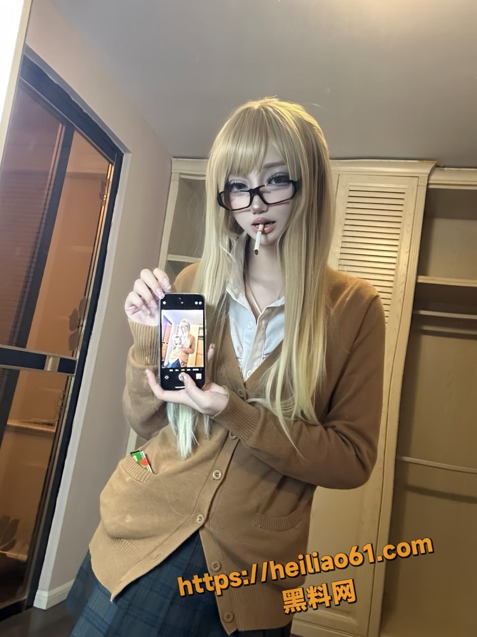 索菲亚哥特风自拍照片2