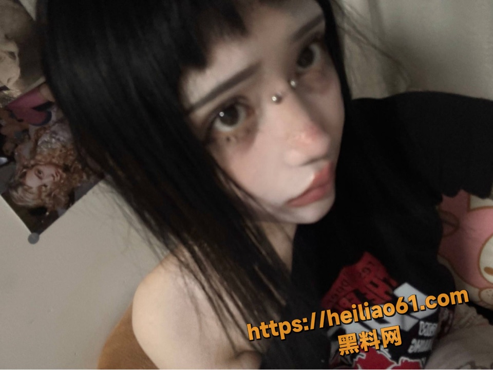  索菲亚喝奶茶事件1