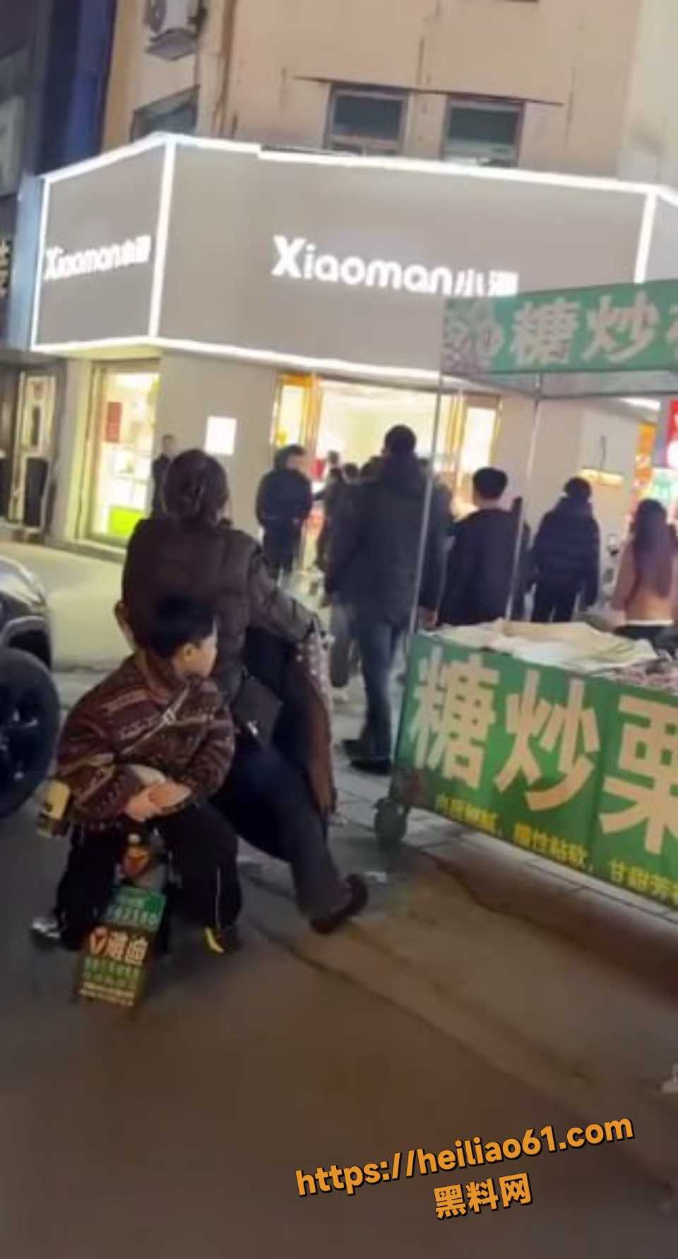 东菏泽曹县精神小伙被打现场视频 3