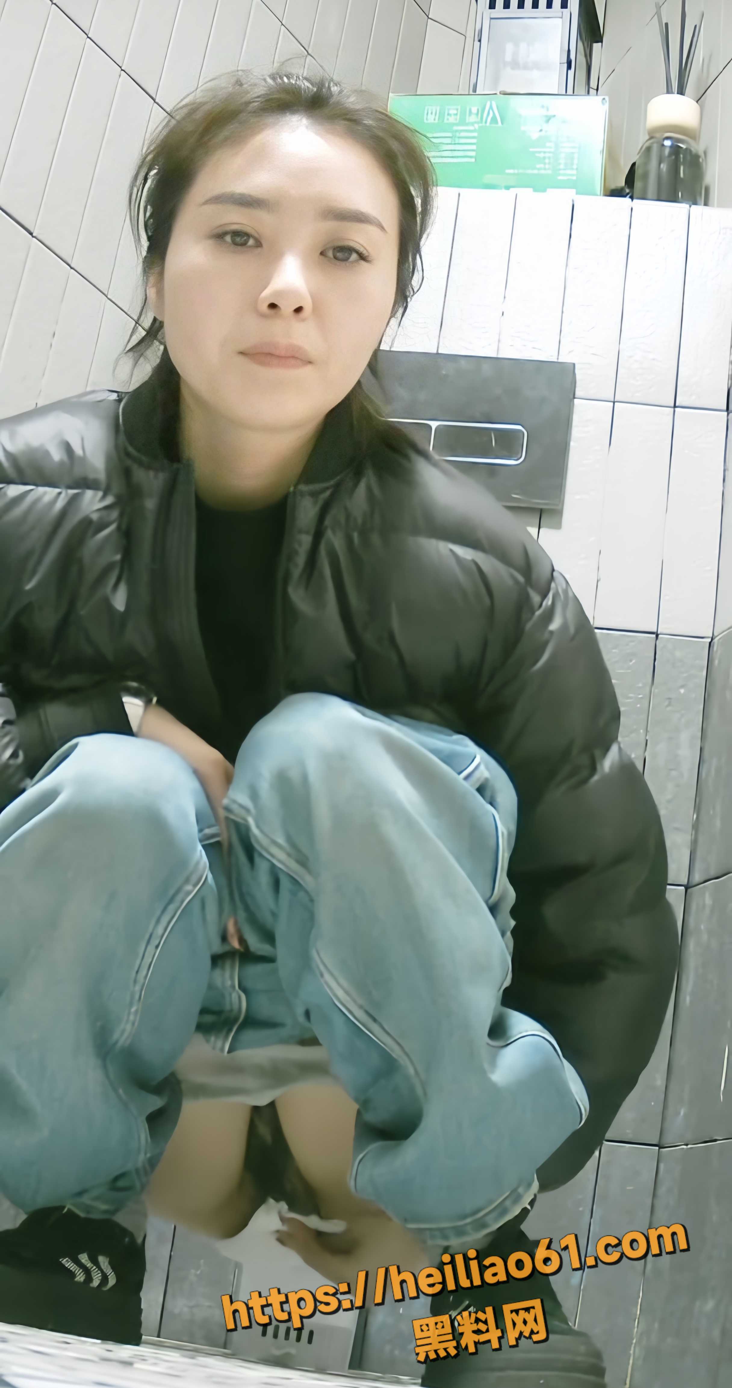 商场女厕高清偷拍视频1