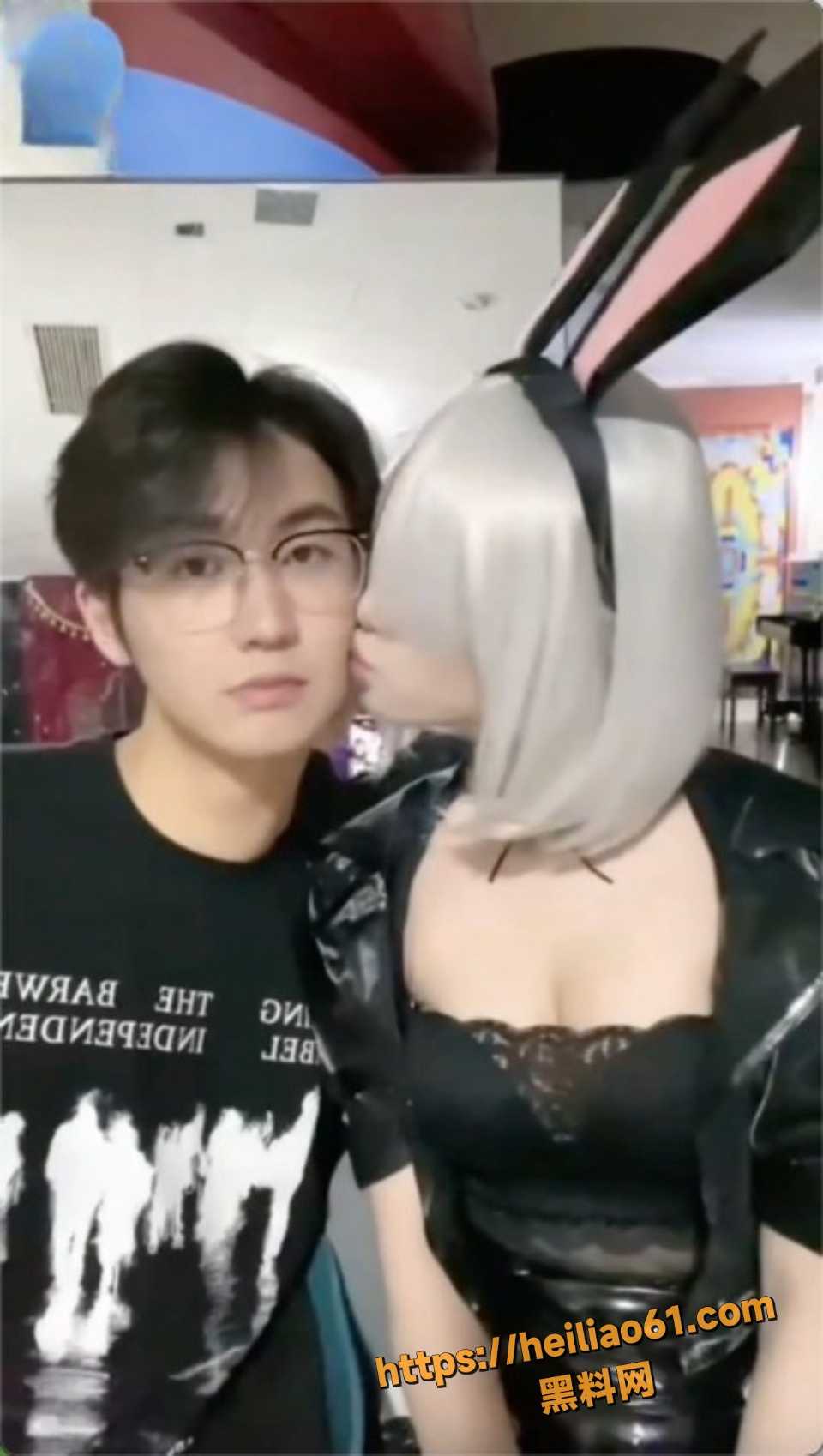 嫩妹与富二代性爱视频流出2