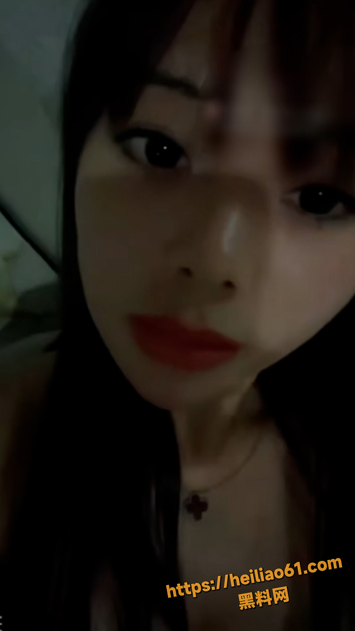 抖音百万粉丝网红妻晨