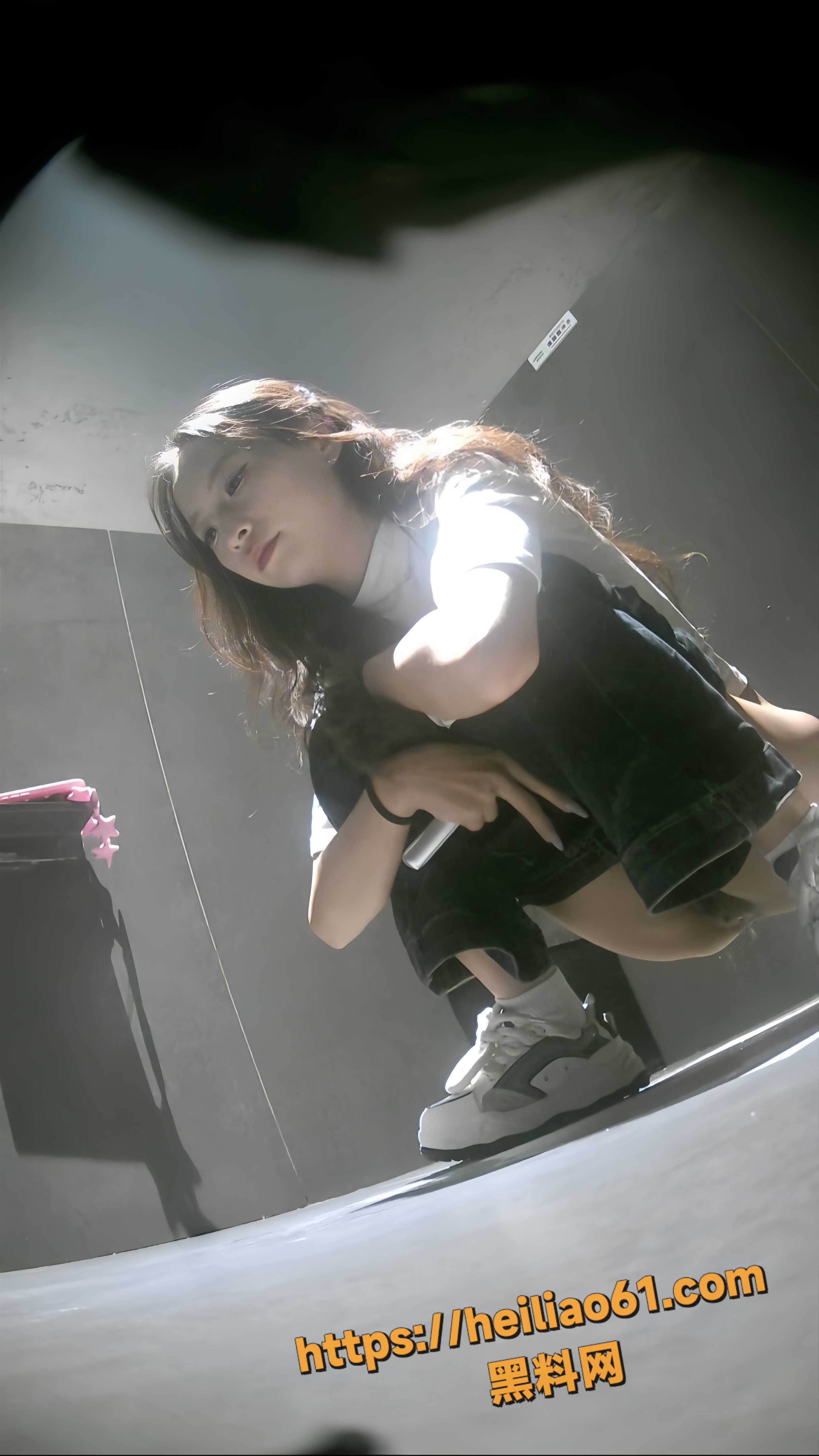 女厕偷拍系列资源更新3
