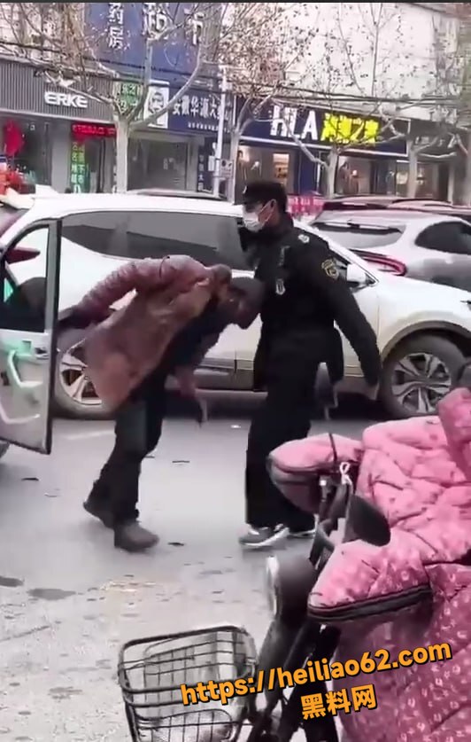 大爷和保安发生冲突2