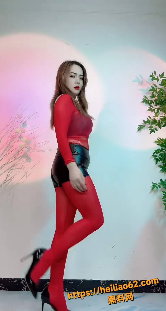 美乳翘臀4