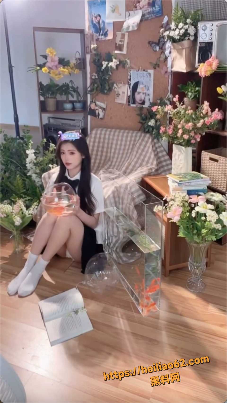 热门极品网红不雅瞬间视频流出11