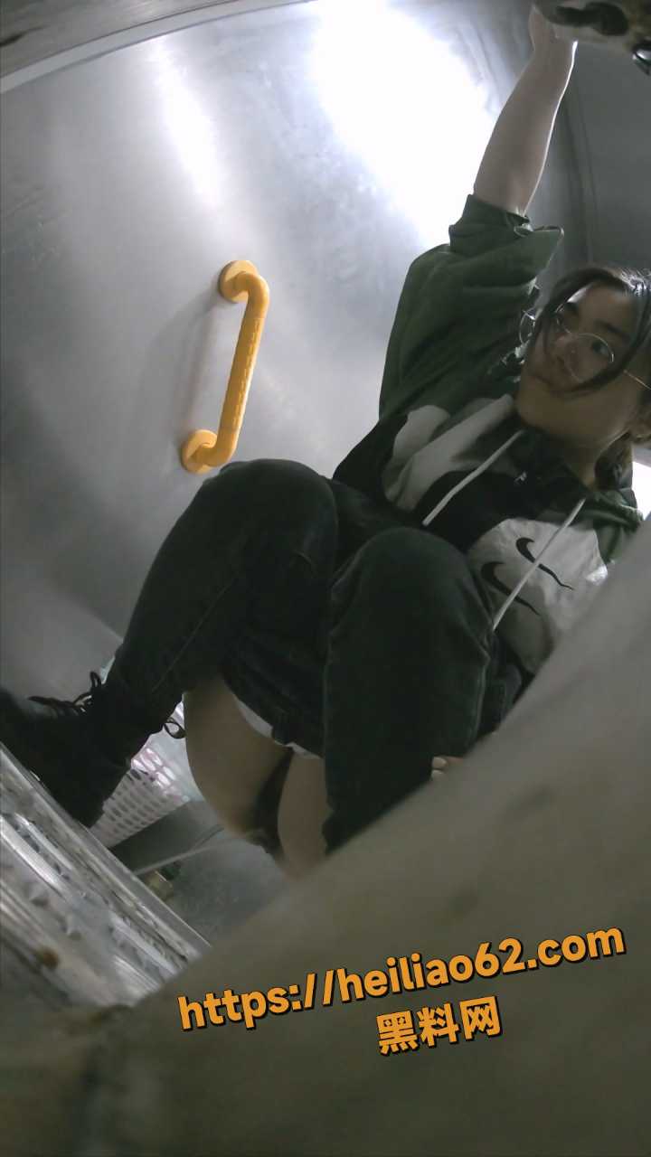 露脸出镜