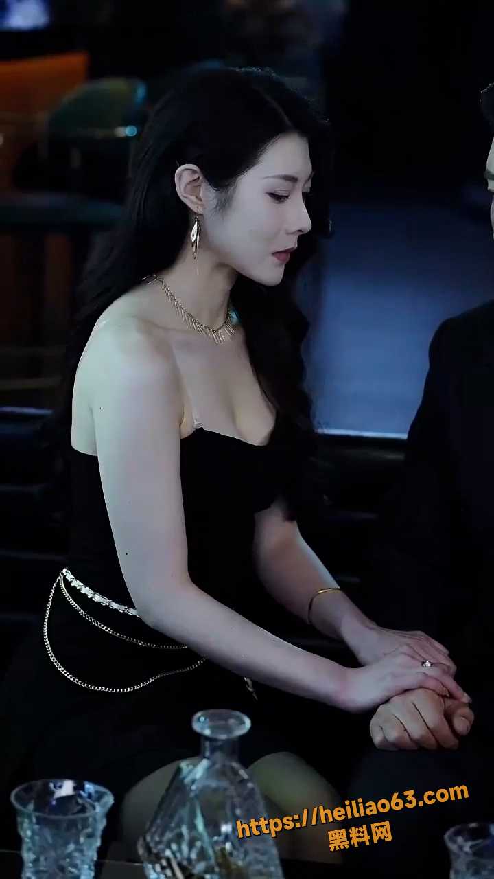 擦边短剧来自干女儿的按摩