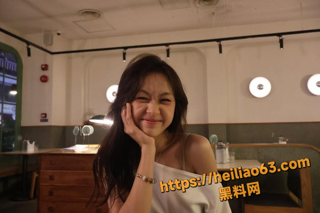 新加坡博主Nadine视频