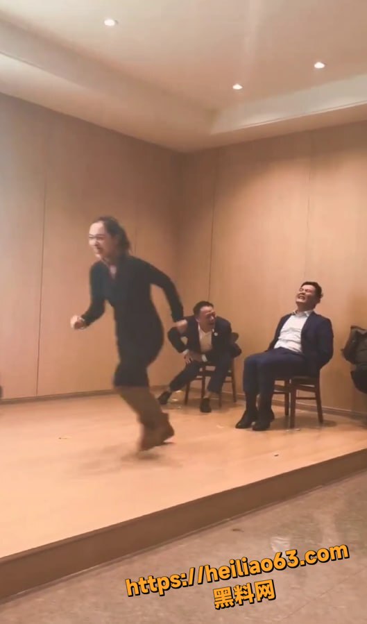 公司年会游戏现场视频2