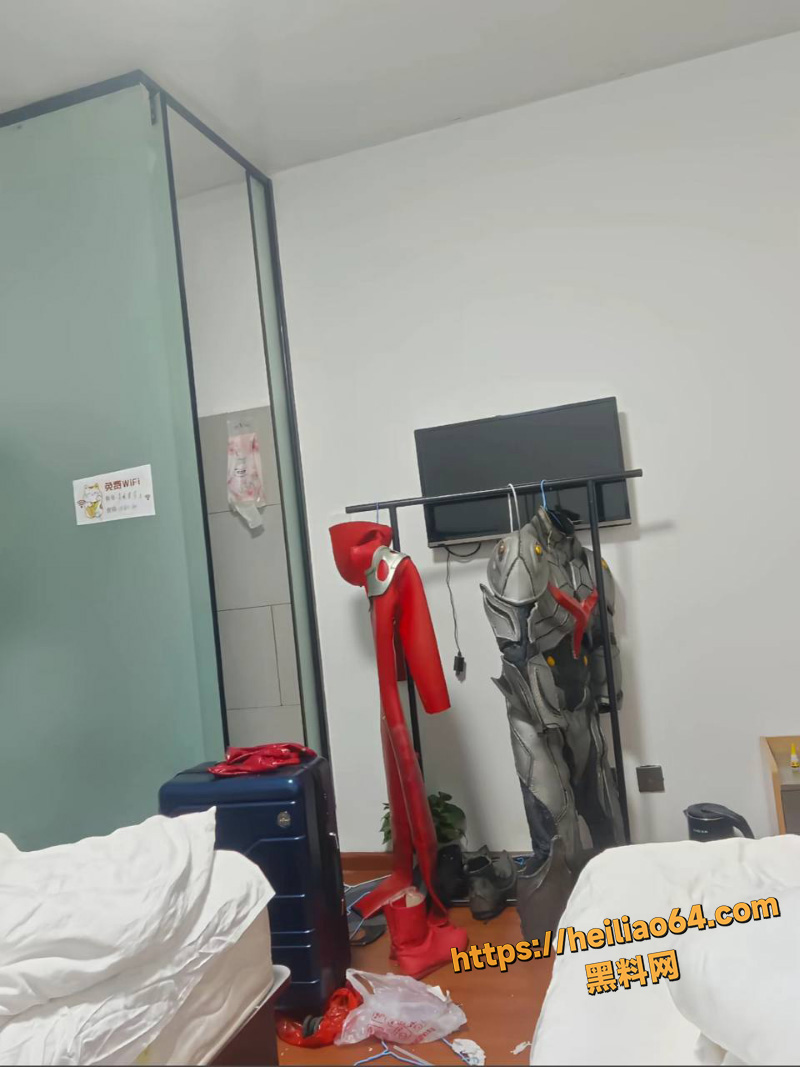 特摄圈漫展变成渡劫2