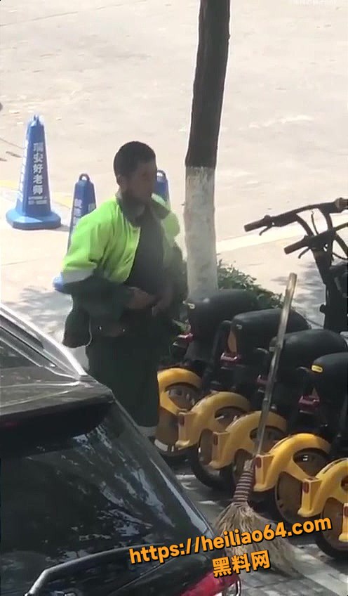 奇葩男人街头打飞机1