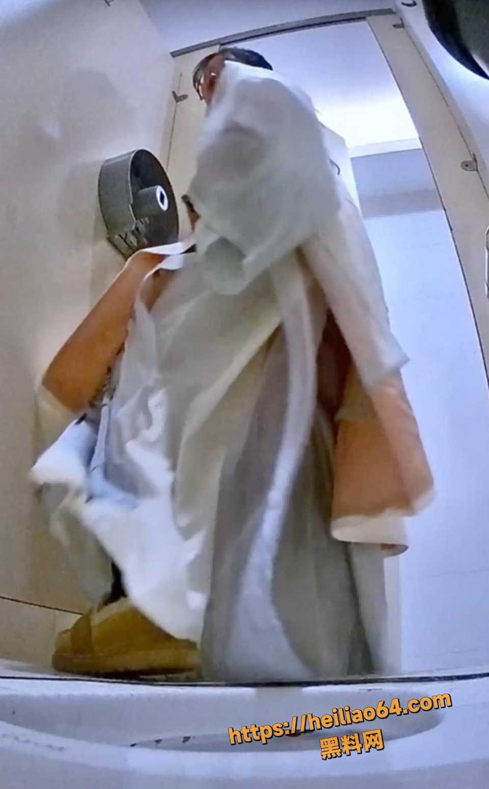 私房抄底极品舞蹈学生厕拍流出1