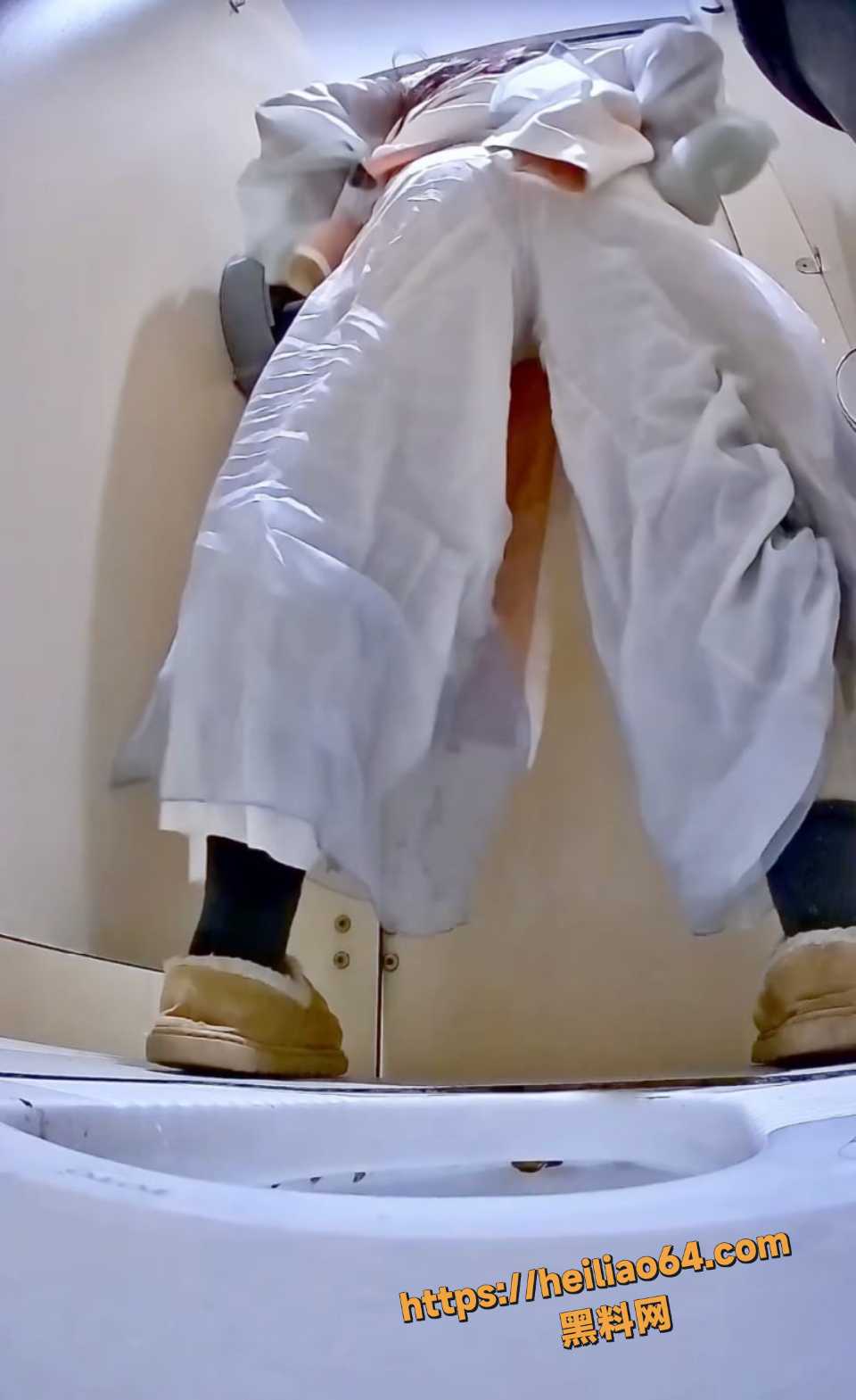 顶级厕拍免费看舞蹈学生抄底视角 4