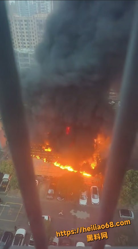 安徽涡阳七彩城突发火灾2