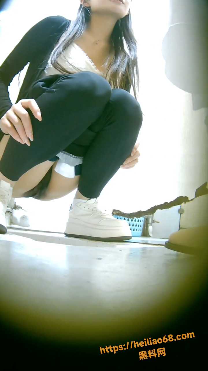 夜总会女厕偷拍视频