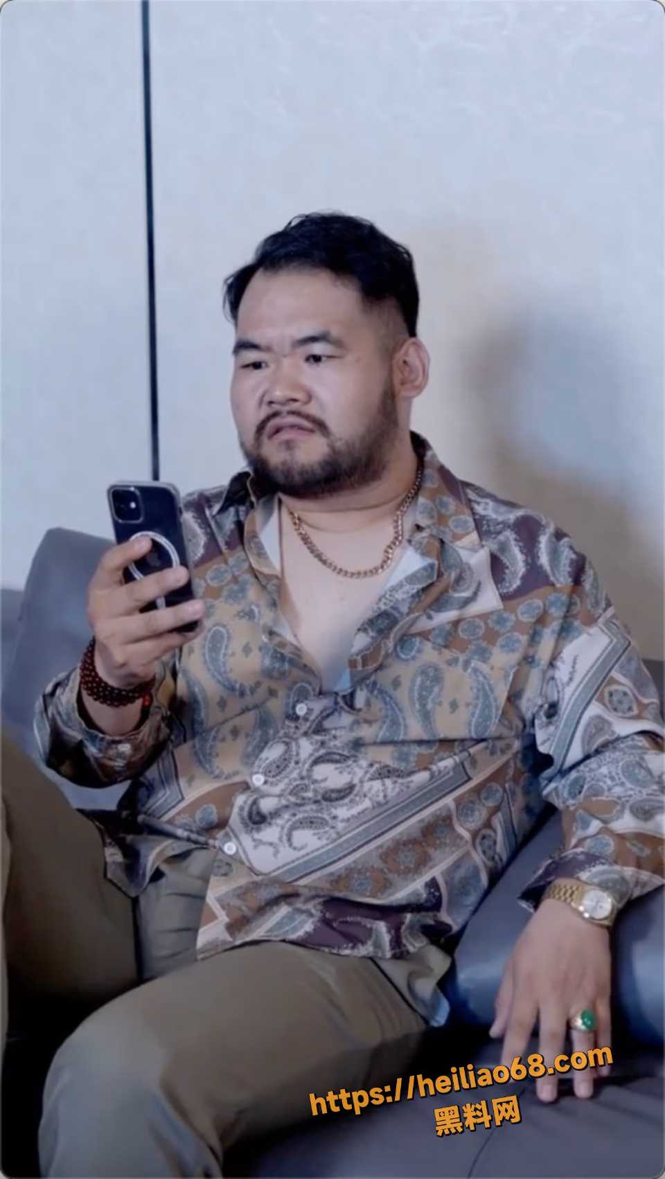 美女上司与下属拉扯擦边剧情3