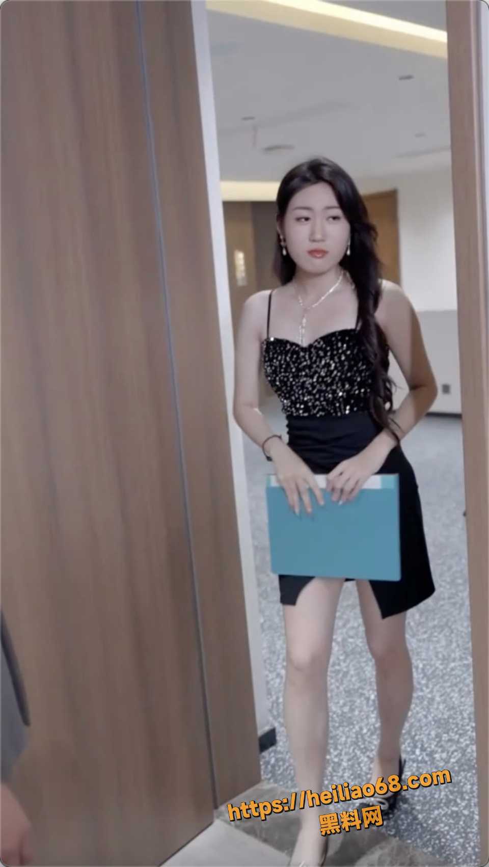 美女上司与下属拉扯擦边剧情5
