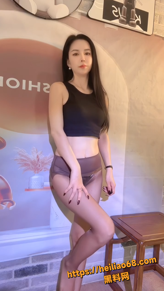 美乳翘臀5