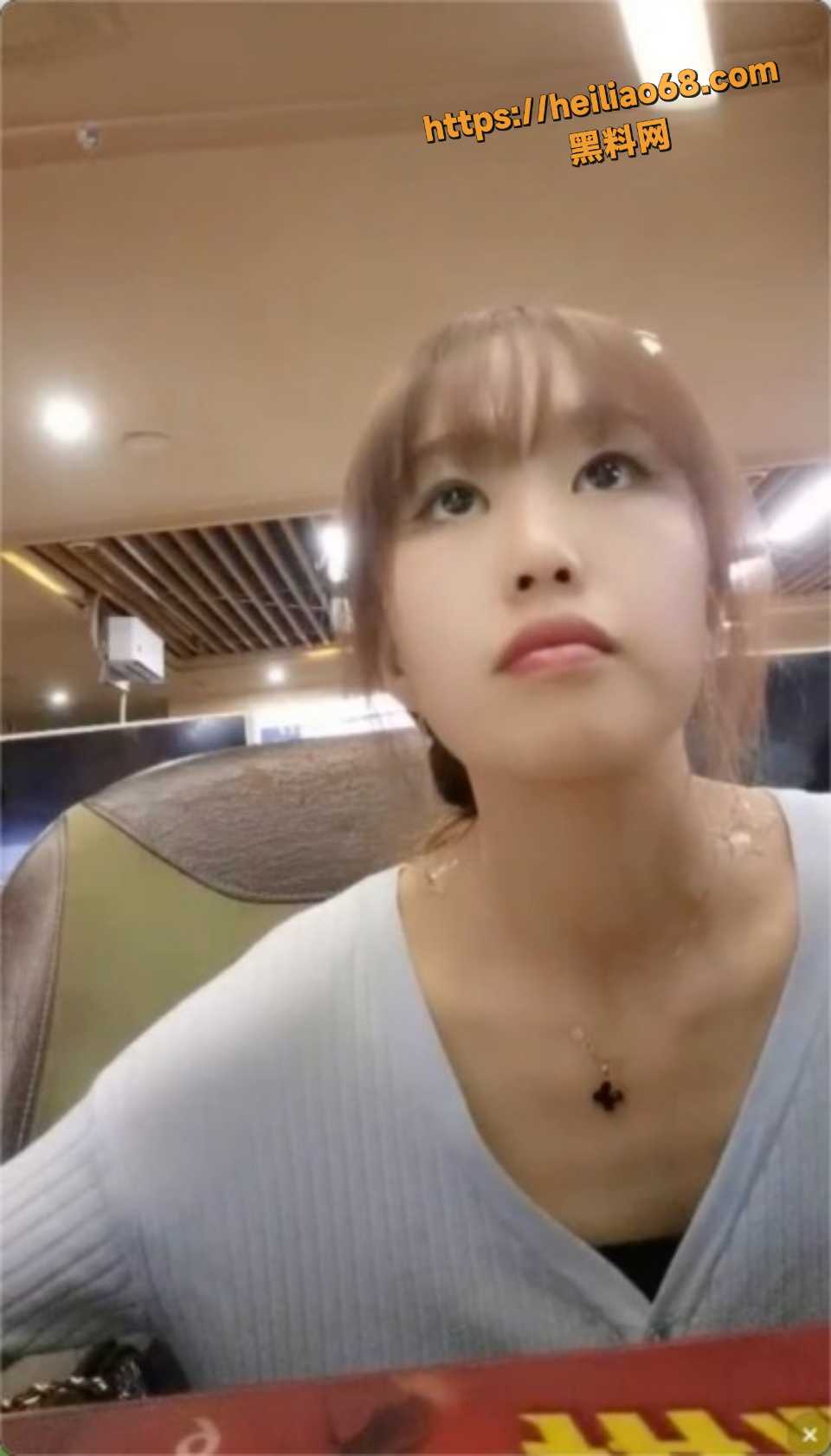 小妲己网吧厕所无底线直播大秀1