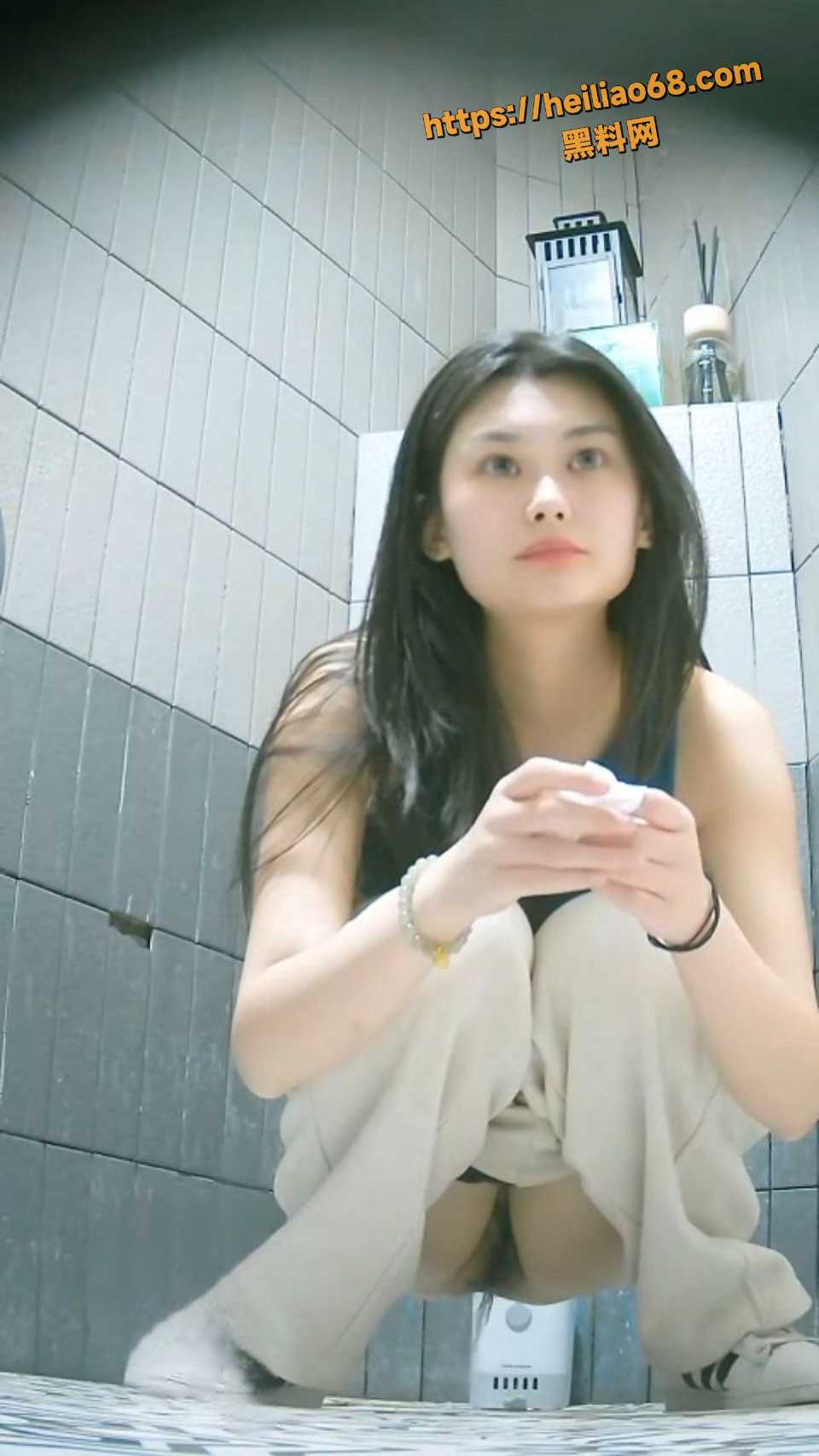商场偷拍美女如厕视频3