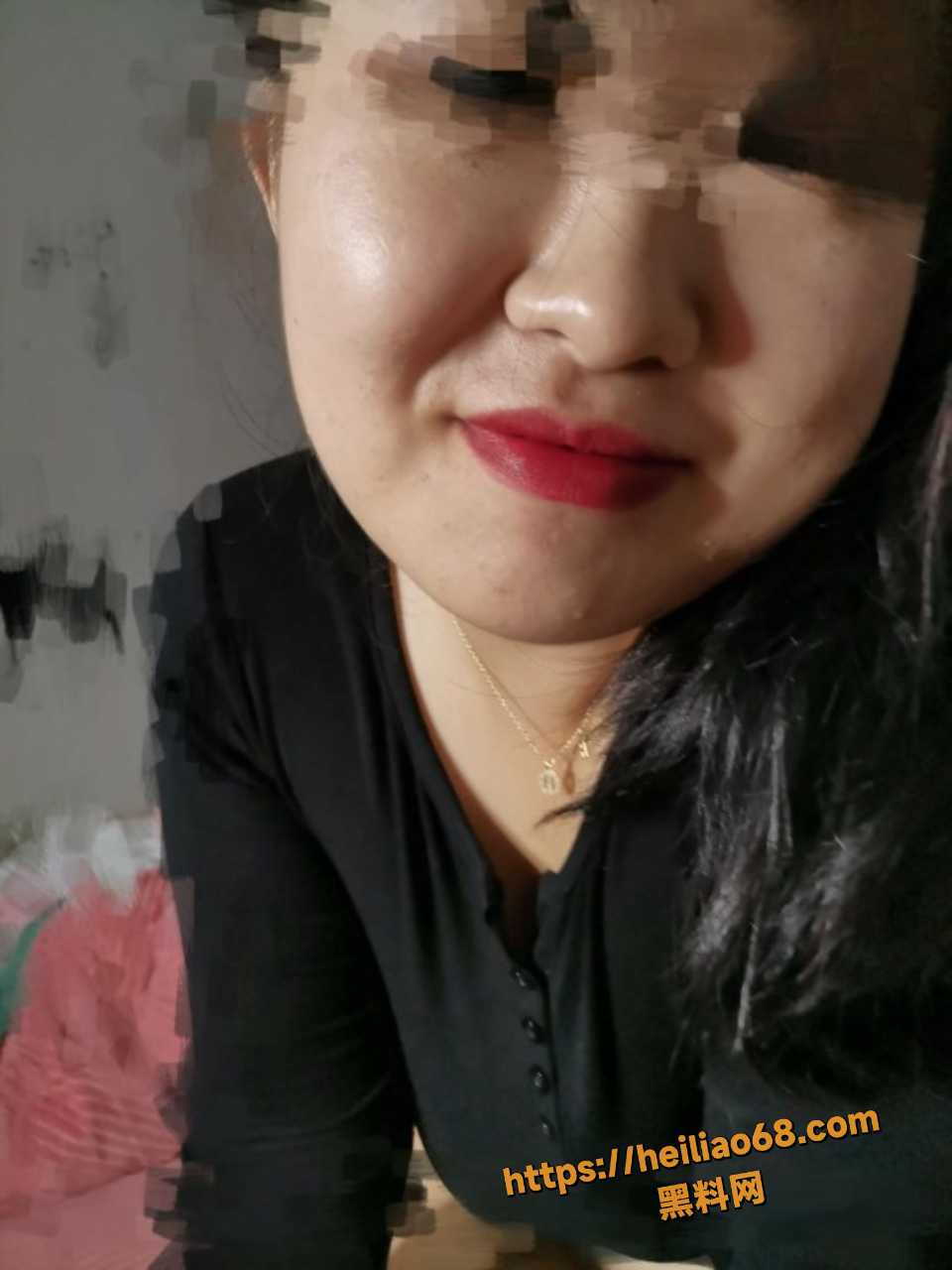 偷拍表姐闺蜜上厕所视频10