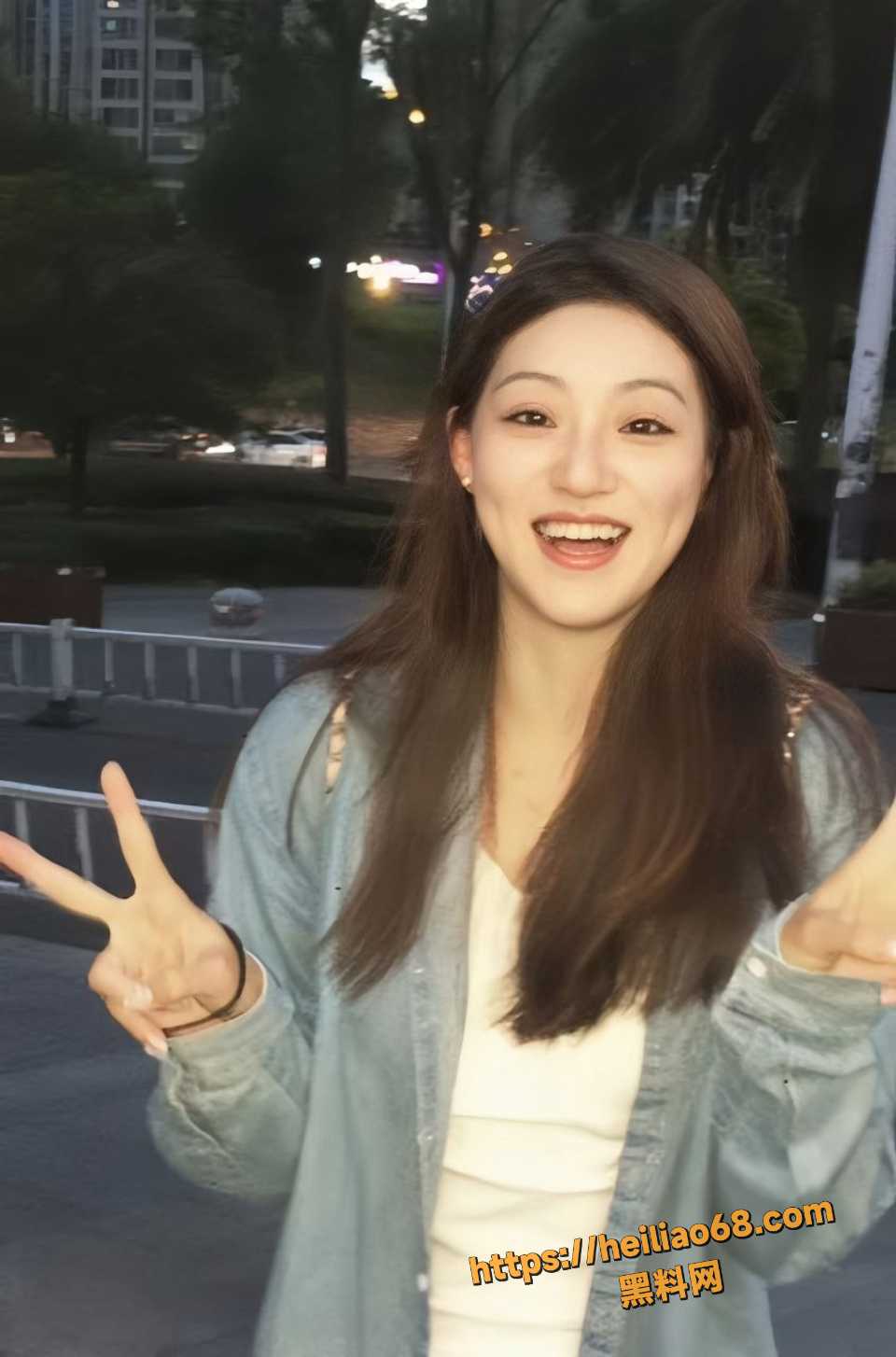 女大学生张灵被富哥爆操视频流出1