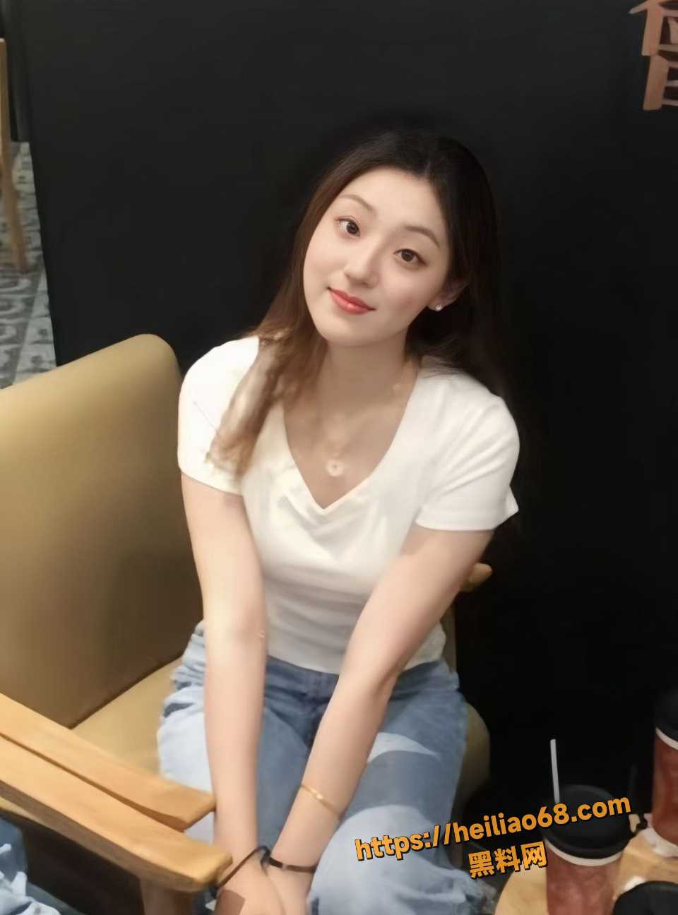  女大学生张灵兼职下海视频4
