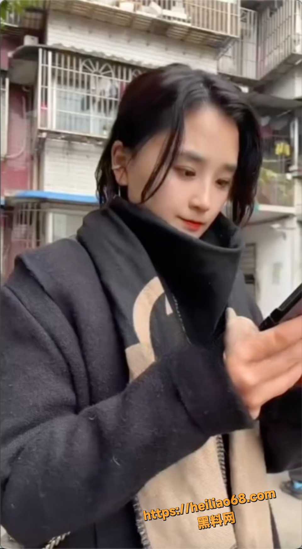 红尘妃子公厕口交视频 1