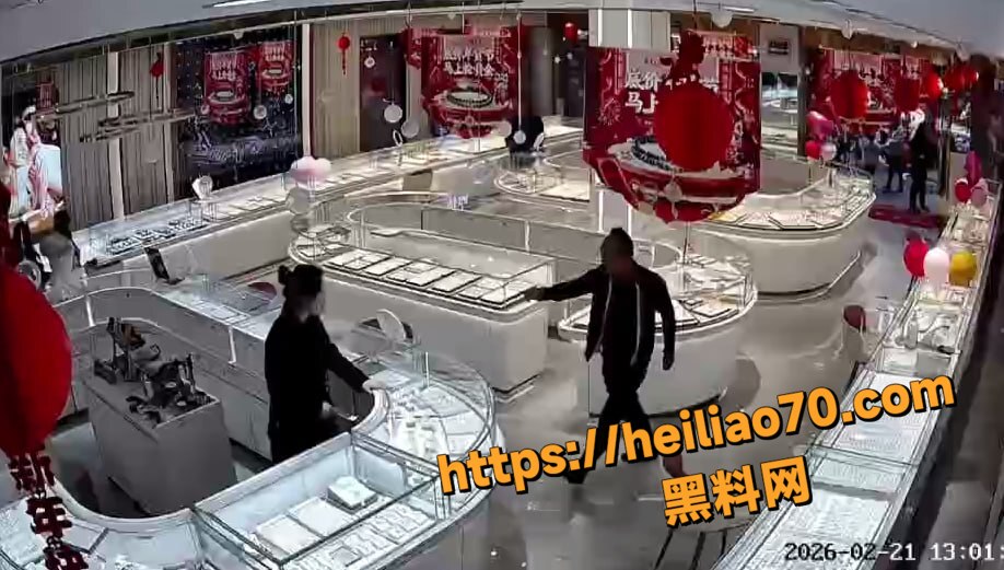苍溪醉汉砸店监控2