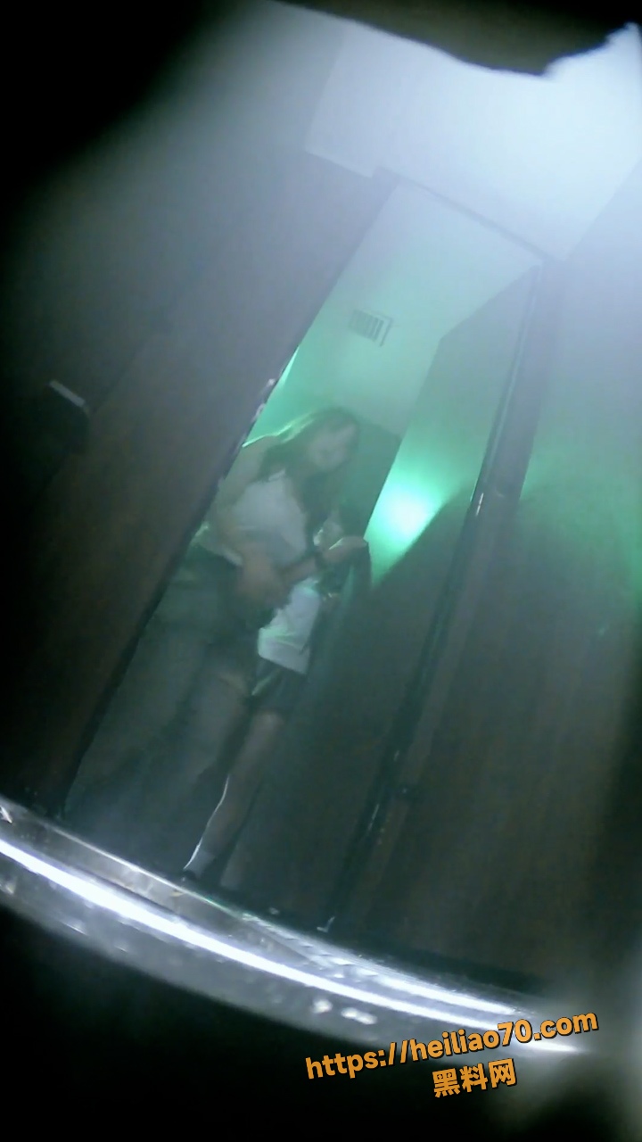 夜总会酒吧女厕偷拍视频 黑丝高跟美女如云 小靓妹逼毛茂盛