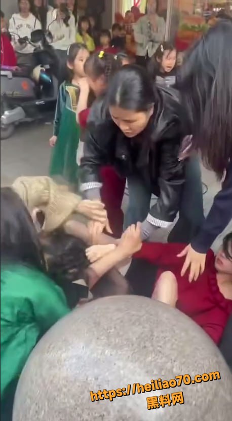 惠州惠阳三女街头互殴3