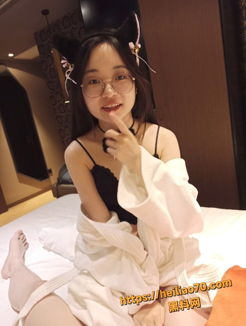 南京师范大学 反差女大 眼睛妹 被得吃哥精聊五个月拿下 文静气质女神床上变极品母狗
