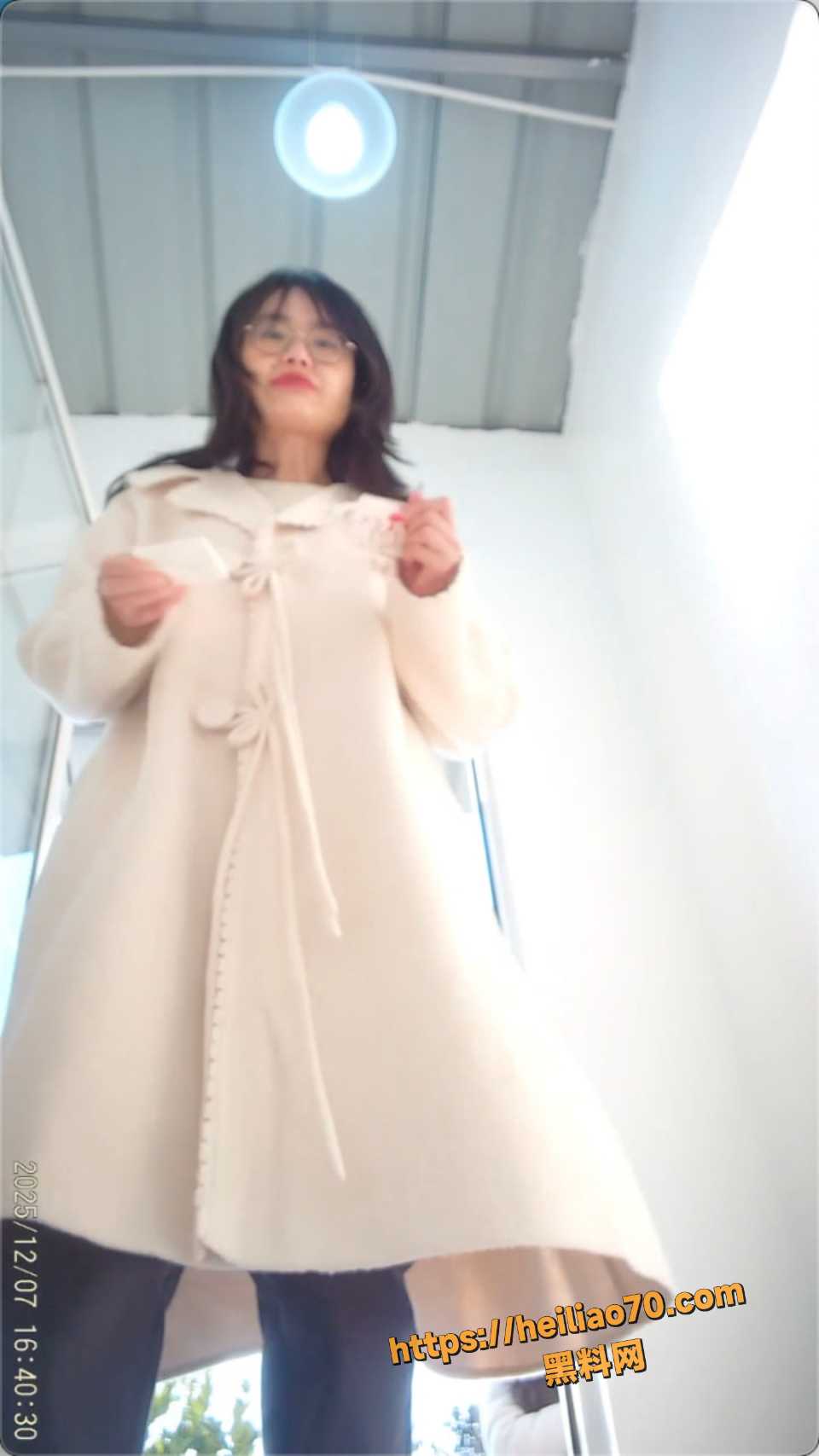 女厕高清摄像头偷拍福利1