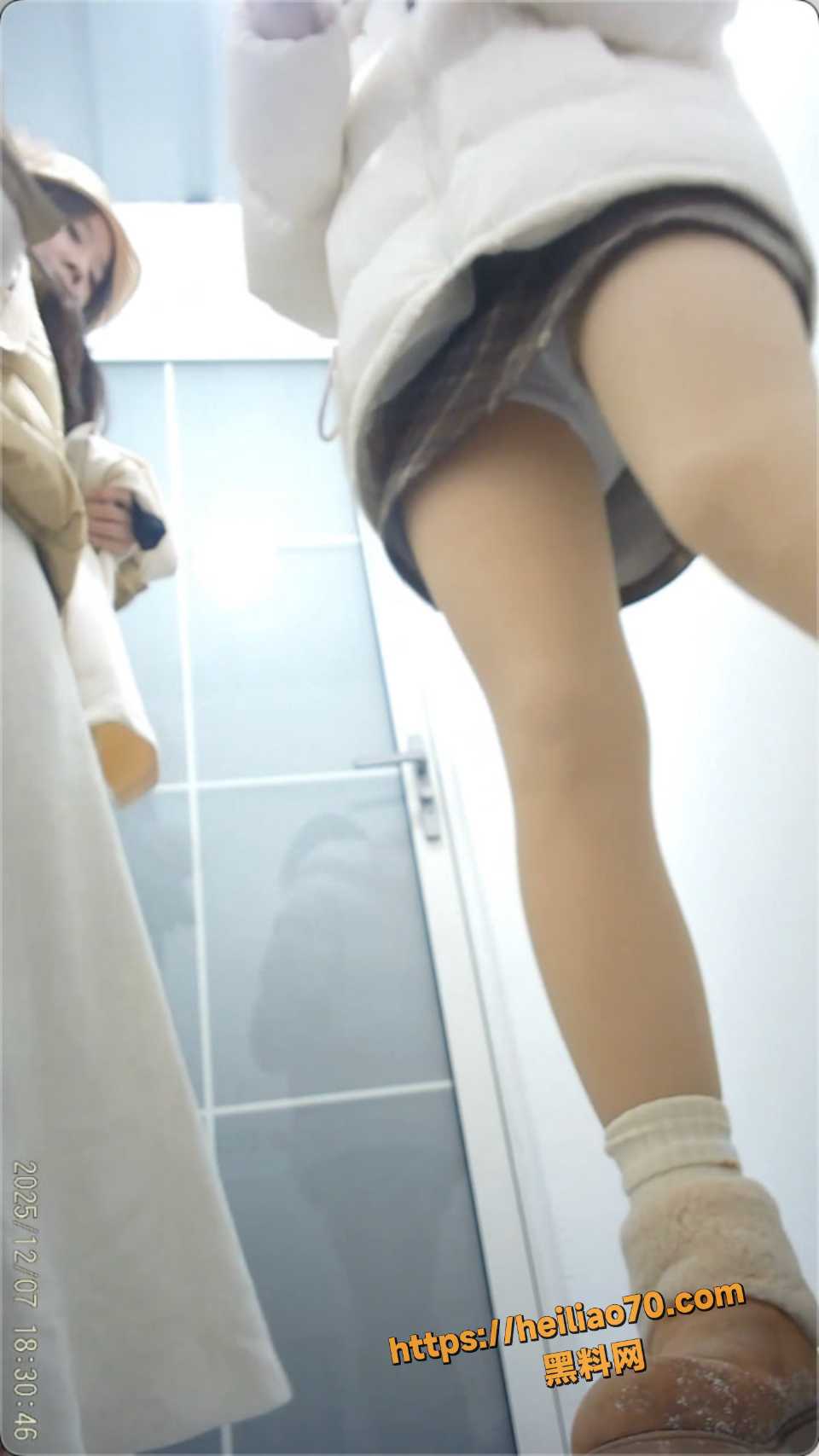 高清女厕私密偷拍视频 3