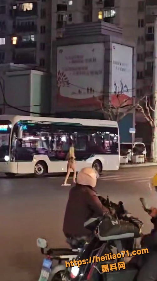 街头裸奔6