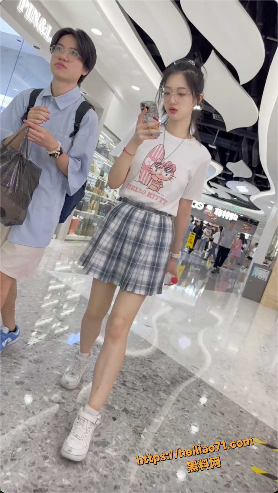 商场抄底jk眼镜妹视频1