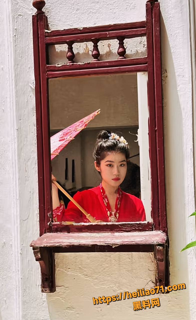 高颜值美女裸聊自慰福利资源1