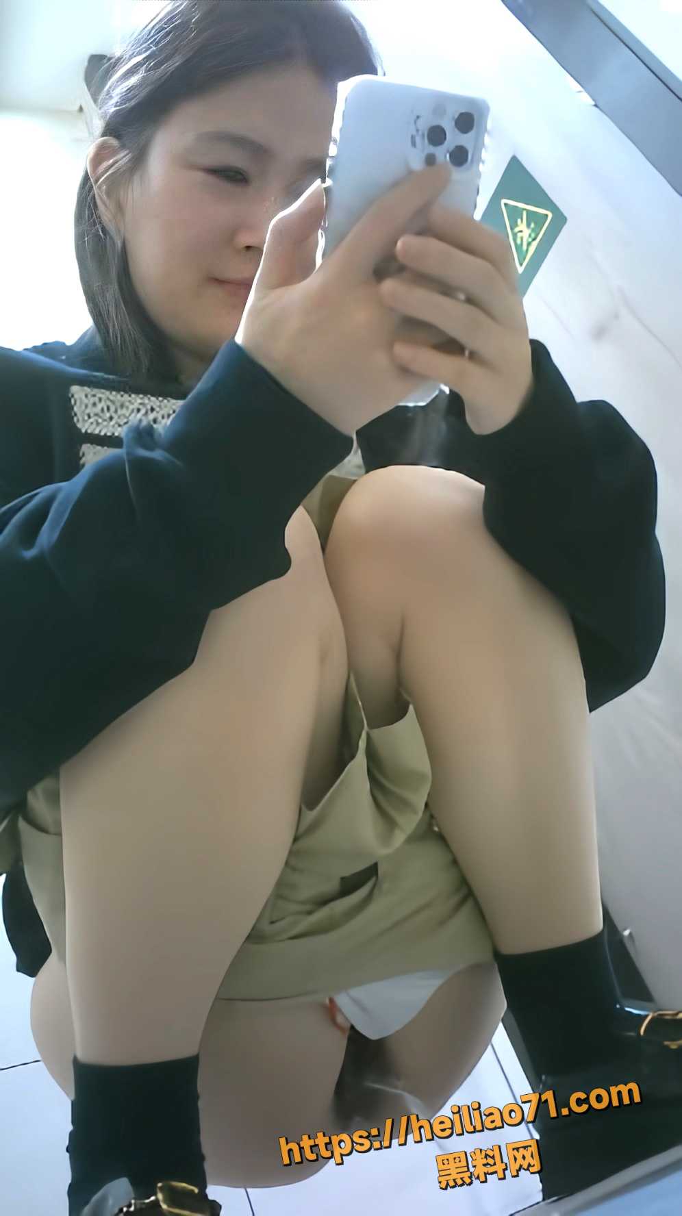 女厕高清偷拍合集3