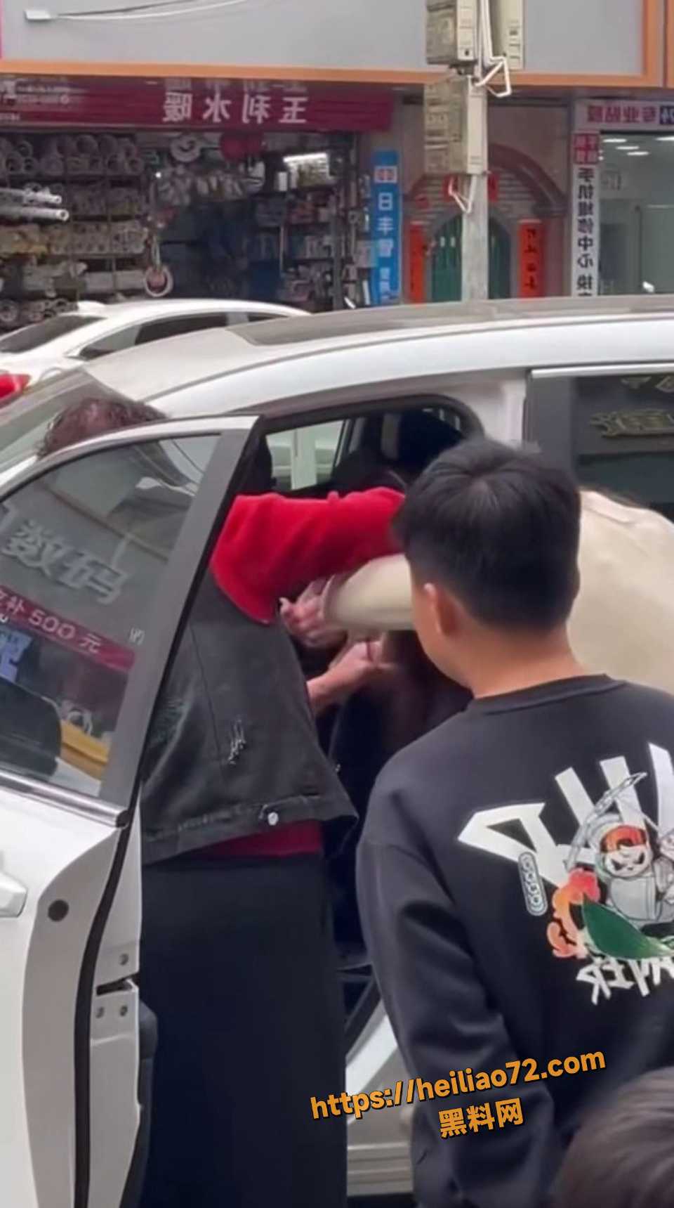 街头抓奸小三超美超淡定视频4
