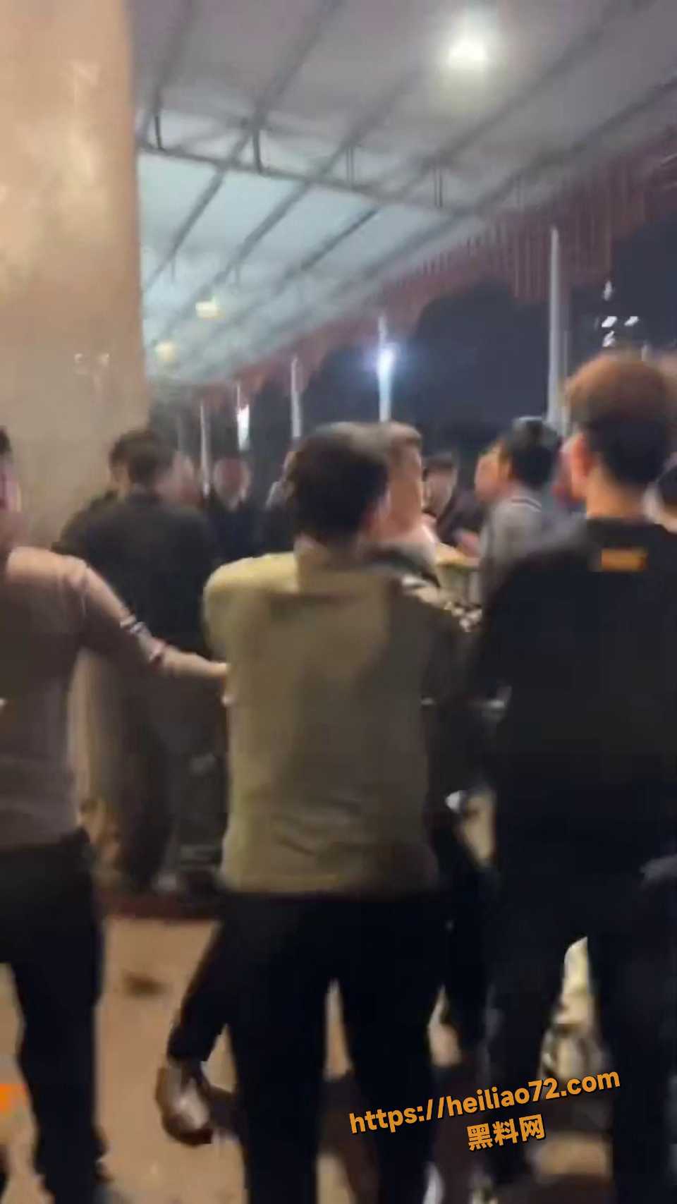 迎老爷现场斗殴视频4