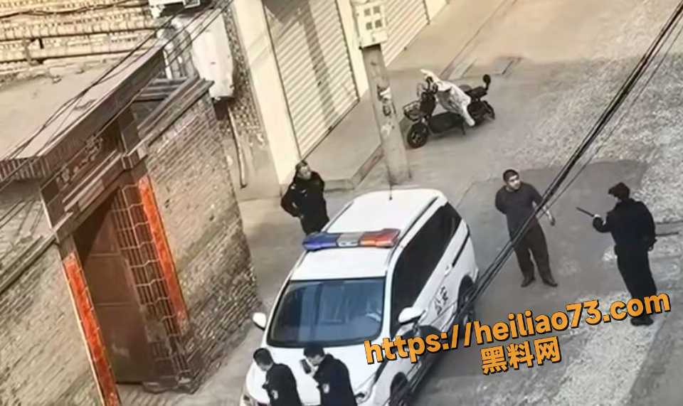 河北持刀男子情绪失控现场3