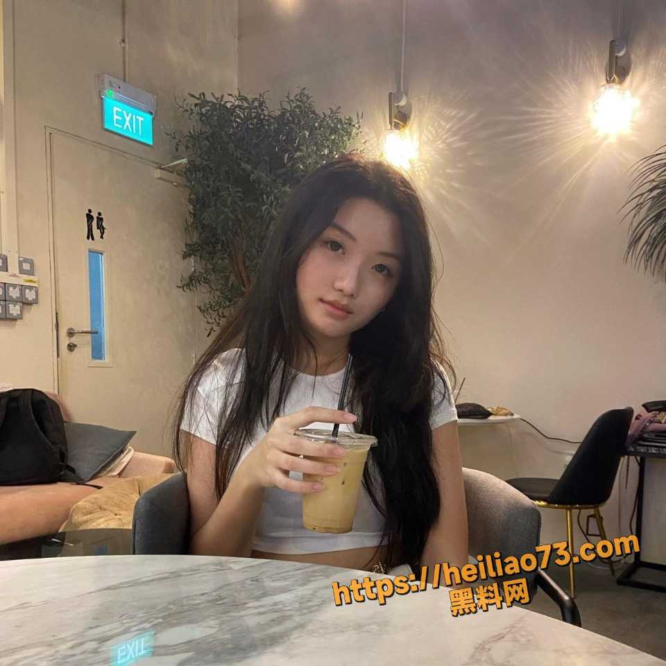超漂亮女大露脸自拍做爱2
