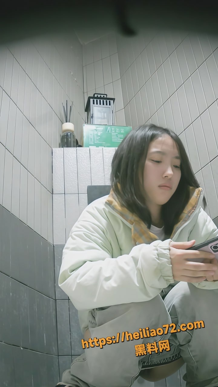 女厕监控偷窥全过程3