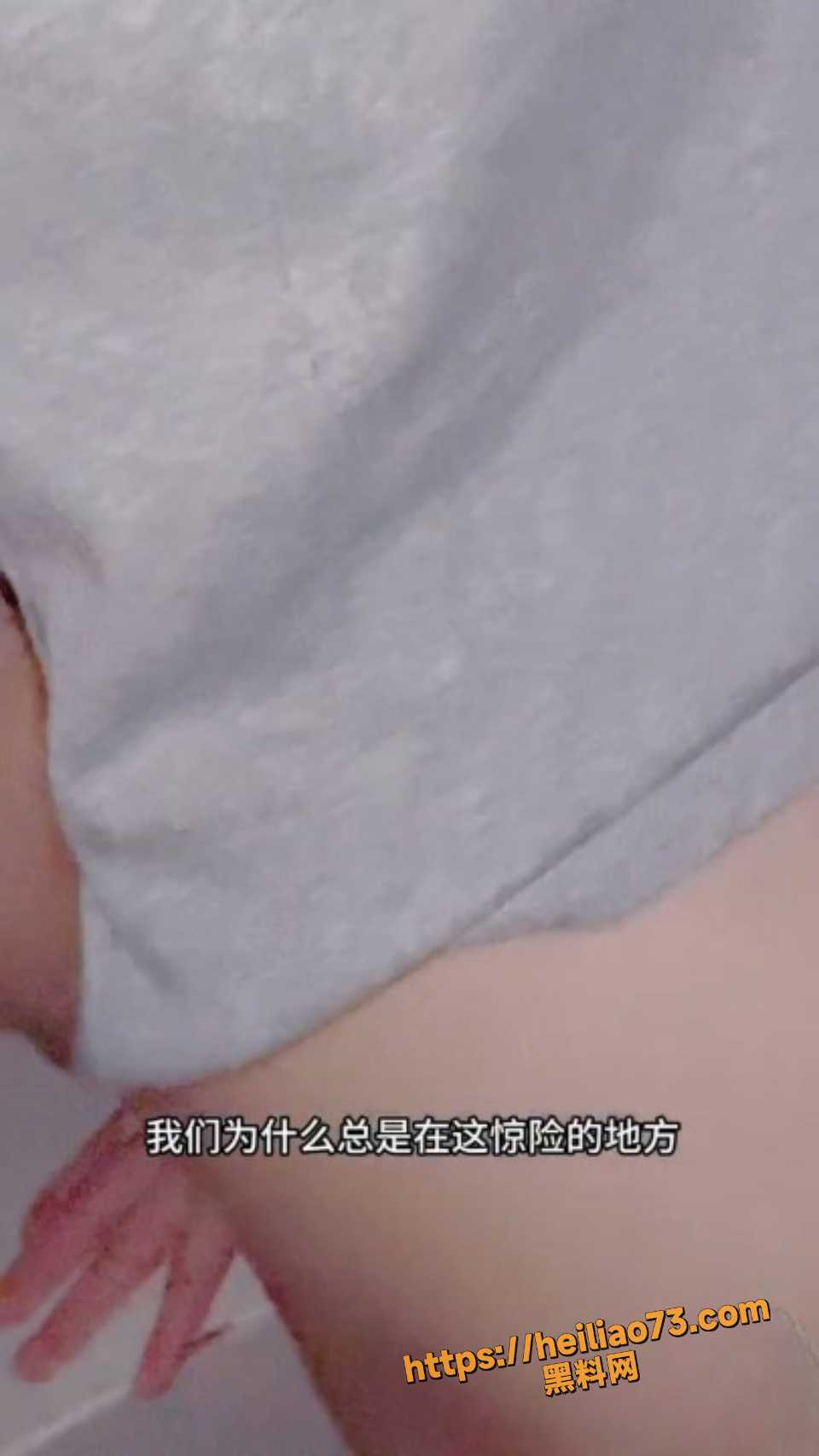 拉妹妹楼道内狂操视频8