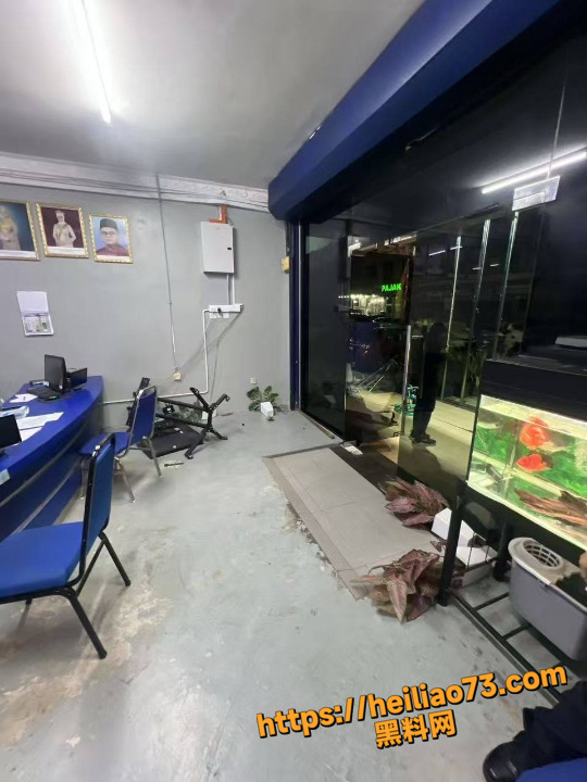 持刀歹徒闯入警局行凶2