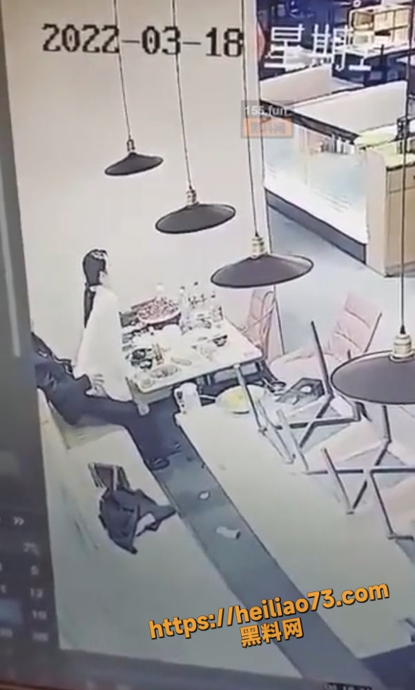 火锅店情侣找刺激1