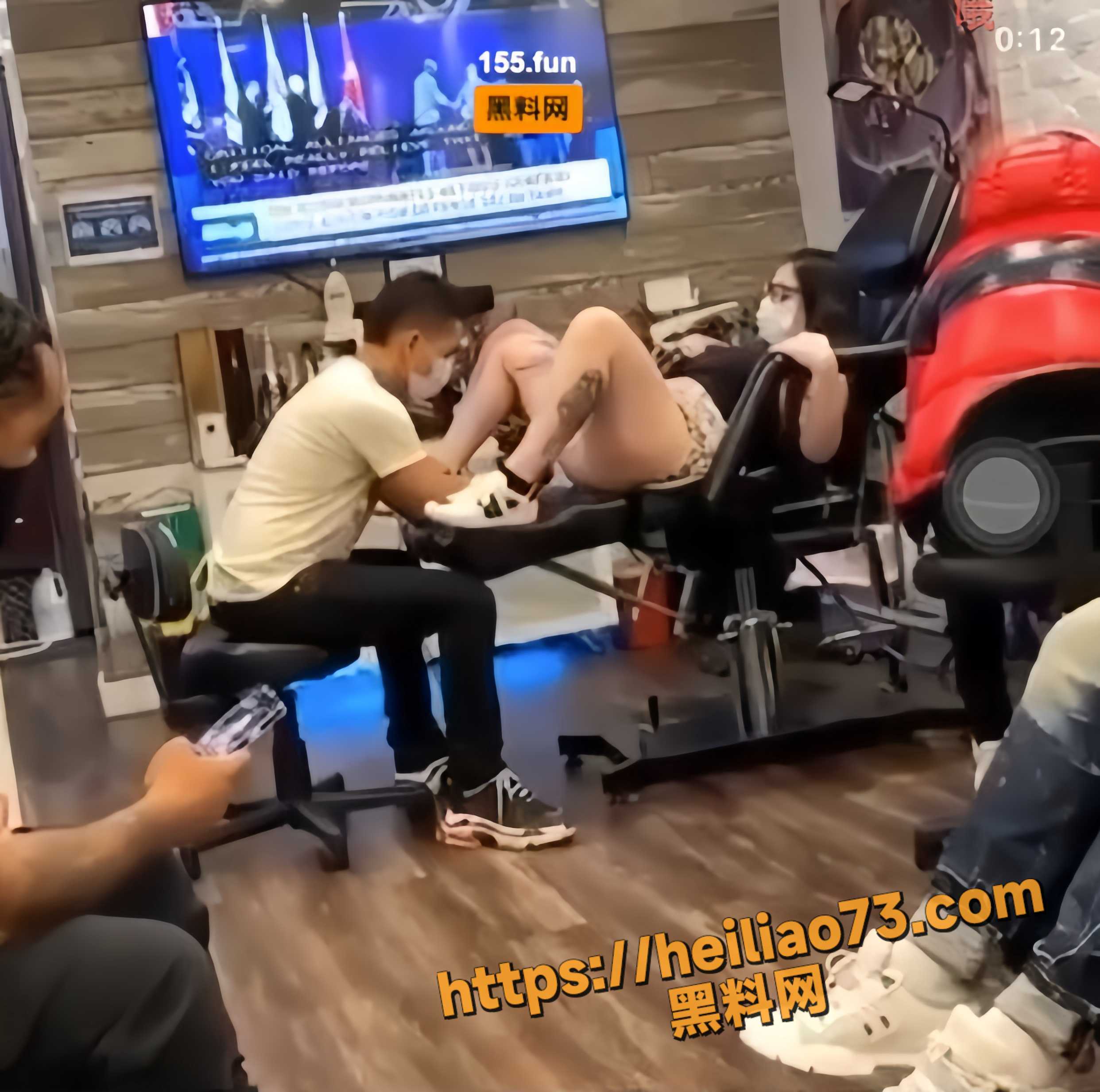 外国女网友纹身喷水1