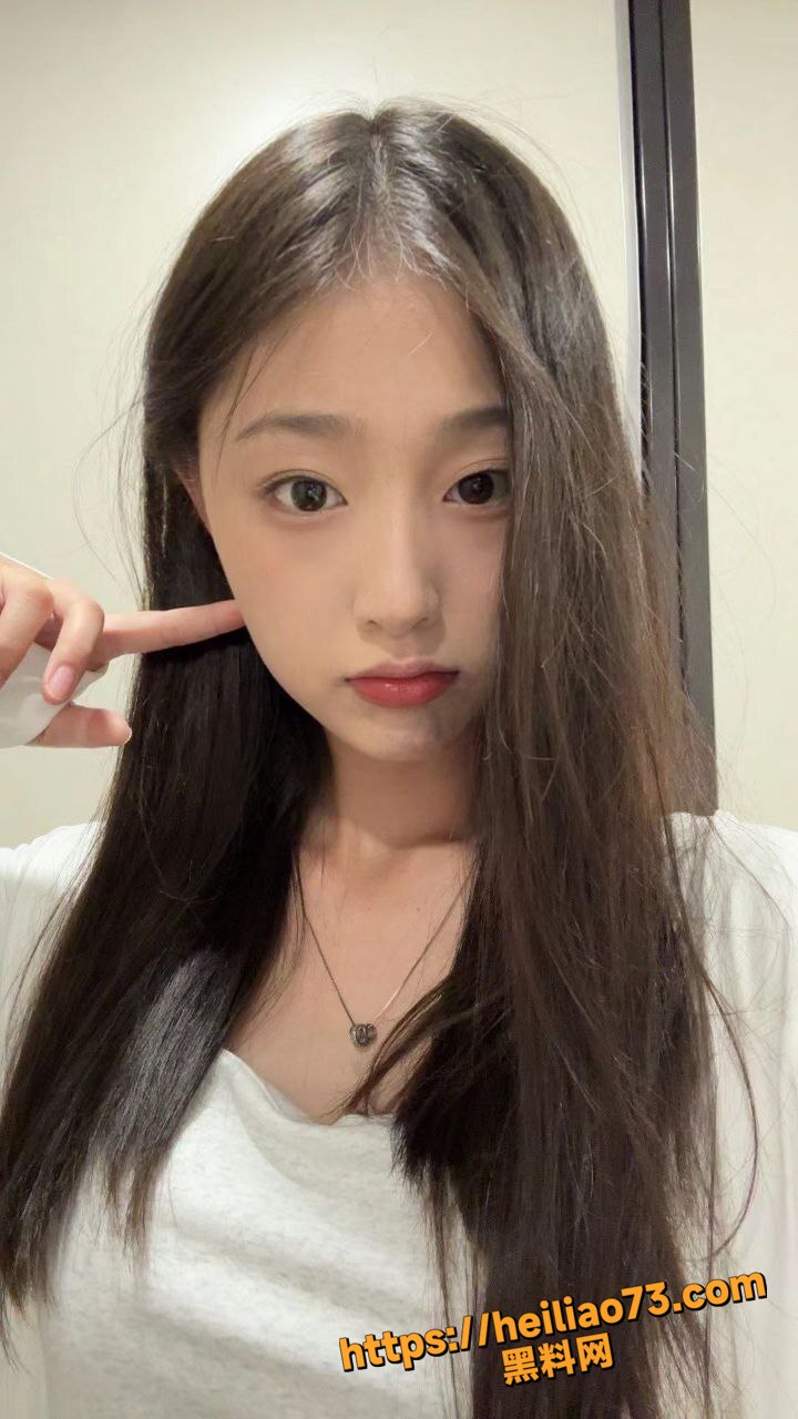 上海大学生李妍性爱视频2