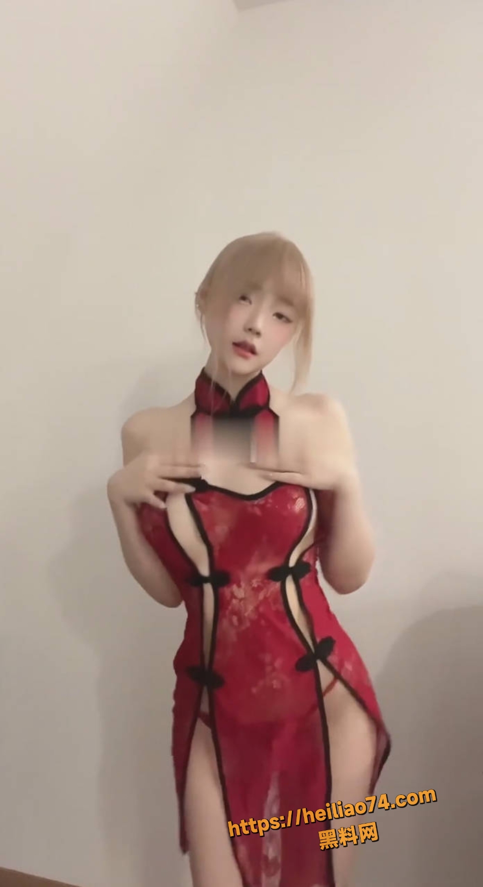 抖音ciu7半裸诱惑舞视频3